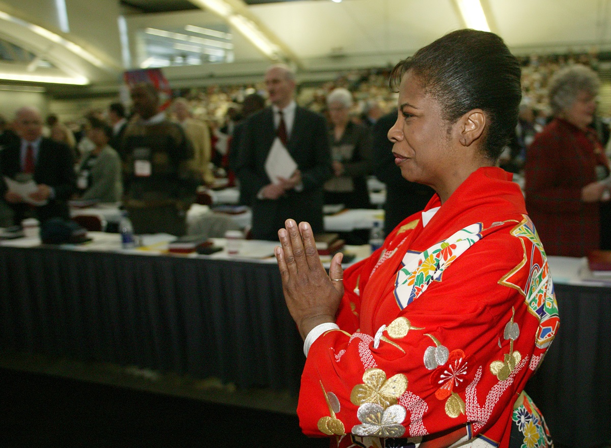 Celinda Hughes of Gordon Memorial United Methodist Church in Nashville, Tenn., dances during opening worship of the denomination’s 2004 General Conference in Pittsburgh. A UMNS photo by Mike DuBose.