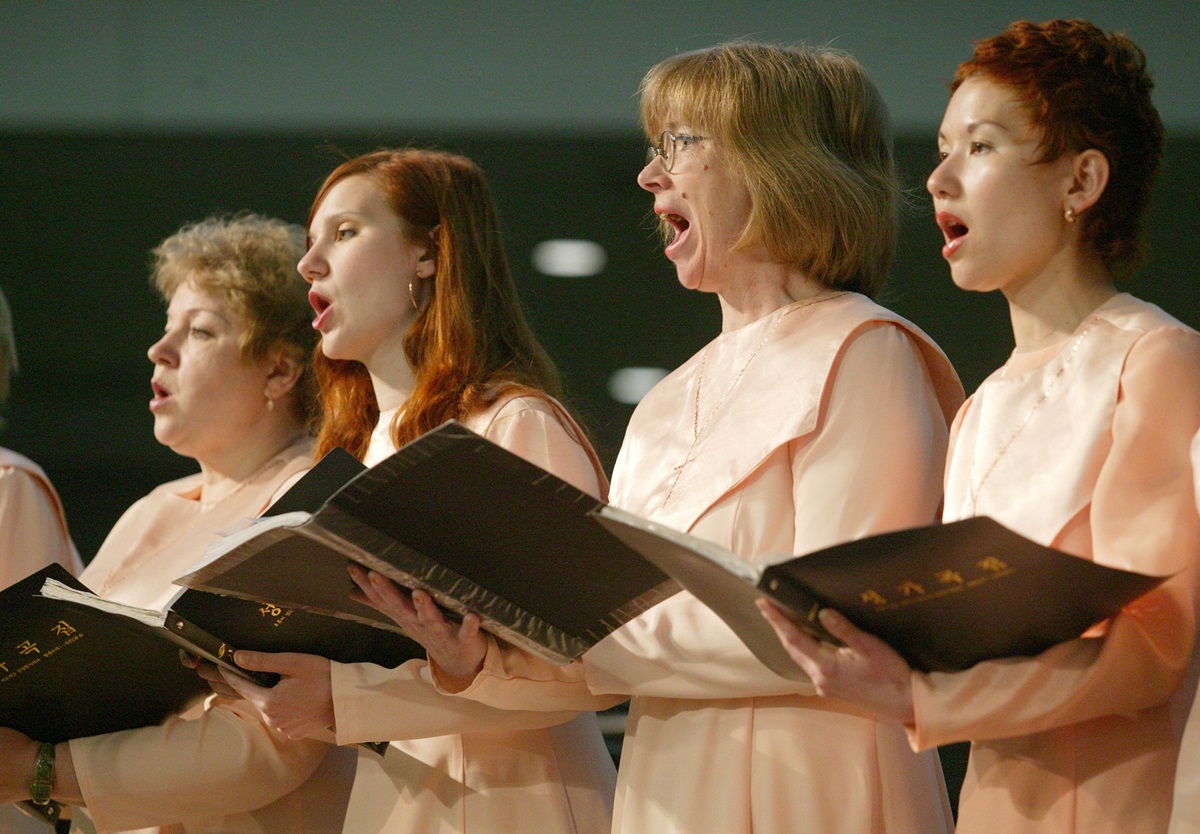 The Mytischi United Methodist Church choir from Moscow sings during morning worship on May 6 at the denomination's 2004 General Conference in Pittsburgh. A UMNS photo by Mike DuBose.