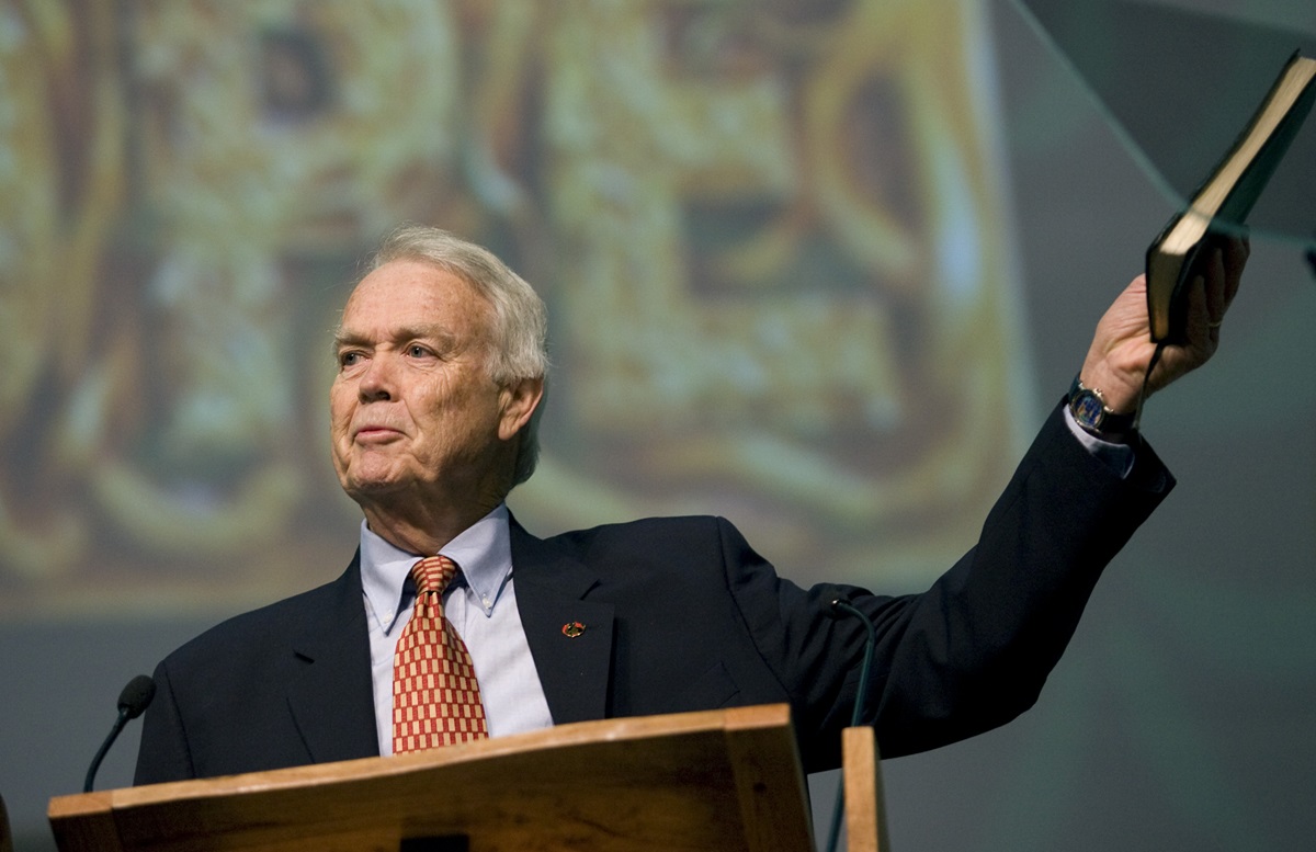 The Rev. H. Eddie Fox reads the gospel lesson during morning worship at the 2008 United Methodist General Conference in Fort Worth, Texas. Fox has retired as head of World Methodist Evangelism after 25 years. 