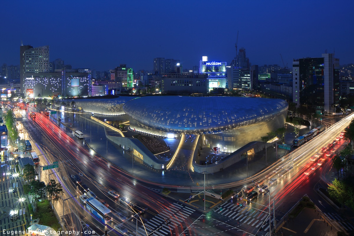 The lights of passing cars trace the Dongdaemun Design Plaza at night in Seoul, Korea. The United Methodist Board of Global Ministries and The Upper Room plan to open a regional office for Asia in Seoul by April 2017. Photo by Eugene Lim, Wikimedia Commons