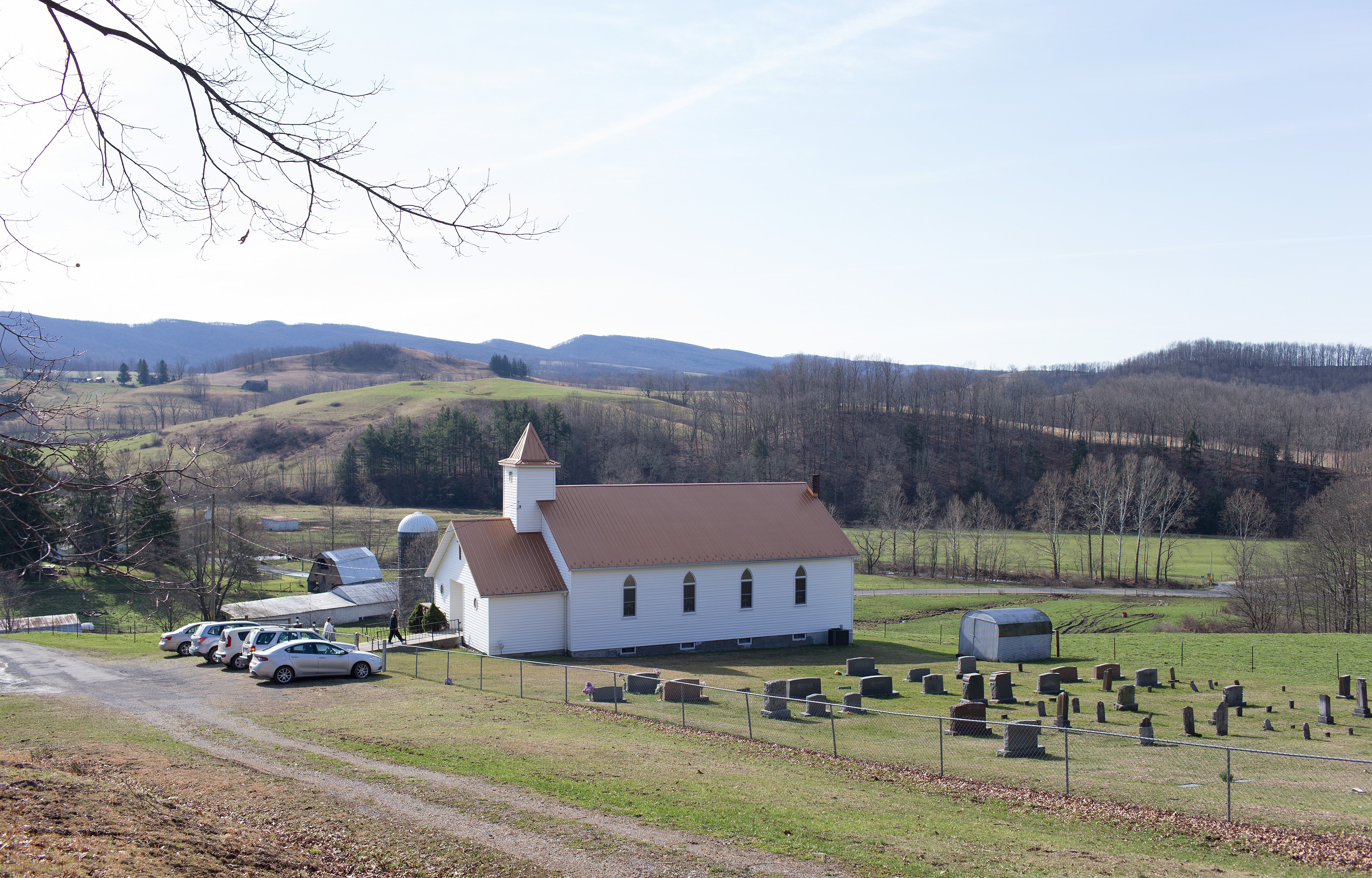 Families arrive for the Easter Sunday service at New Hope Valley United Methodist Church in Valley Furnace, W.Va. Photo by Mike DuBose, UMNS