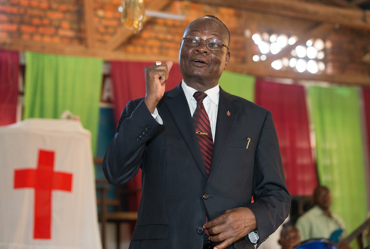 Bishop Gabriel Yemba Unda greets visitors to a choral concert at the Tokolote Moto-Moto United Methodist Church in Kindu, Democratic Republic of Congo, in 2015. File photo by Mike DuBose, UMNS