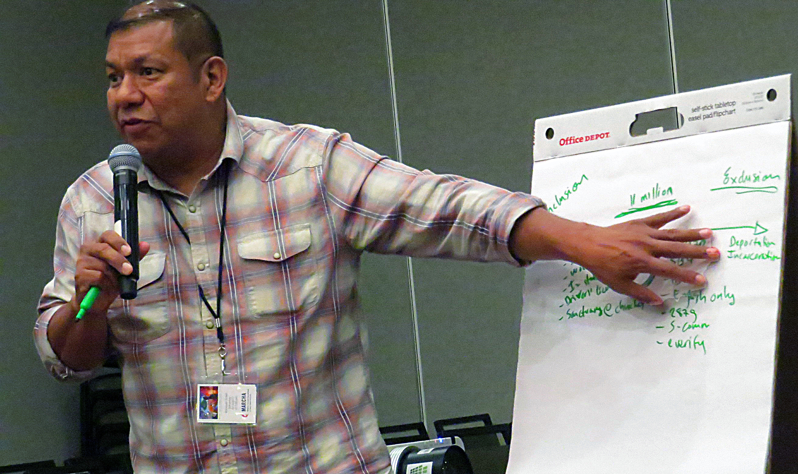 Pablo Alvarado, of the National Day Laborer Organizing Network, leads an Aug. 11 discussion on sanctuary at a Dallas meeting of MARCHA, the Hispanic/Latino caucus of The United Methodist Church. Photo by Sam Hodges, UMNS.