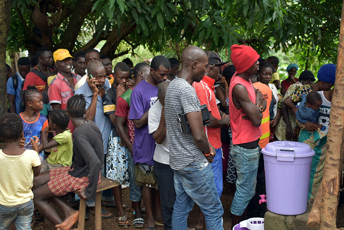 The Sierra Leone Conference Disaster Response Team distributes food to survivors of the Aug. 14 mudslide and floods and affected family members at the Pentagon displaced center. Photo by Phileas Jusu, UMNS.