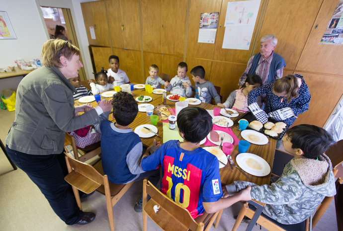 Immigrant children pray before a meal during an educational enrichment program at the United Methodist Peace Church in Hamburg, Germany. Photo by Mike DuBose, UMNS.