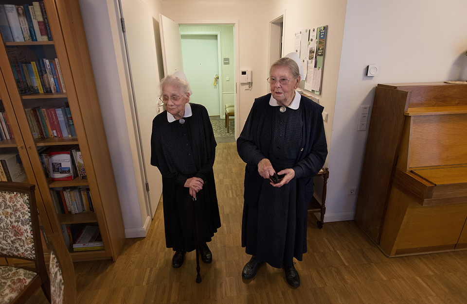 Sisters Gerda Liermann (left) and Elfriede Harders are among a group of United Methodist deaconesses living in a retirement center in Hamburg, Germany. Each of the sisters has her own room. Photo by Mike DuBose, UMNS.