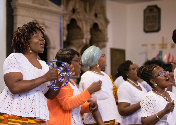 Harriet Appiah-Anderson (left) sings with the choir at Wesley's Chapel. She is chair of the church's Ghanaian fellowship. Photo by Mike DuBose, UMNS.