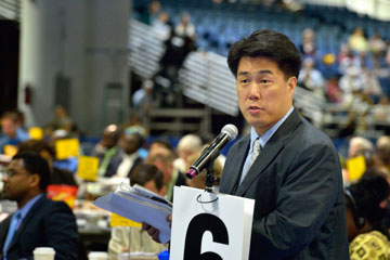 The Rev. We Hyun Chang argues for retaining guaranteed appointments for clergy, during a debate in Tampa. A UMNS file photo by Paul Jeffrey.