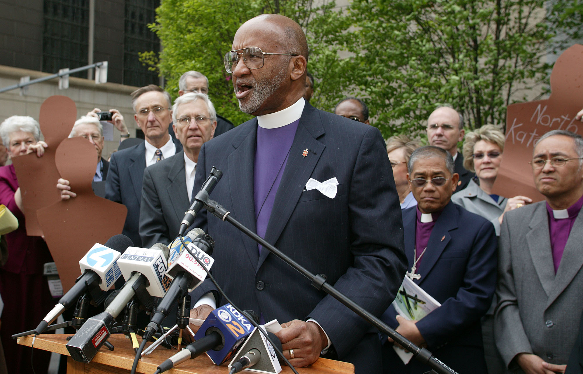 United Methodist Bishop Felton May condemns the U.S. government's denial of visas for some United Methodists from Africa and the Philippines to attend the church’s 2004 General Conference in Pittsburgh. May died Feb. 27 at age 81. File photo by Mike DuBose, UMNS.
