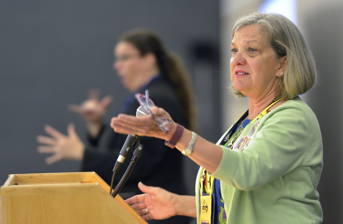 Dawn Wiggins Hare, top executive of the United Methodist General Commission on the Status and Role of Women speaks at a May 9 orientation for women delegates at the 2016 United Methodist General Conference in Portland, Ore. 2016 file photo by Paul Jeffrey, UMNS