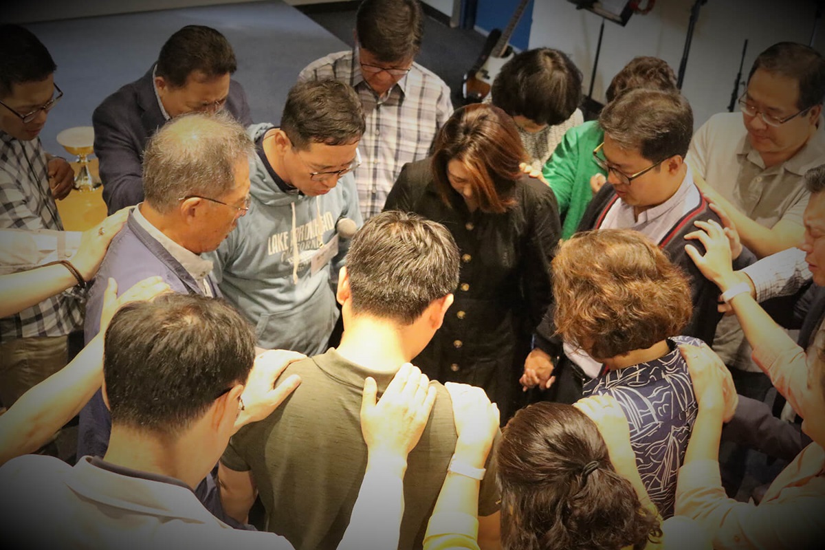 The Alternative Plan Task Force, the Central Committee and the executive committee of the Korean Association of the United Methodist Church pray together at a joint meeting held in August 2-3, 2018. Photo by Thomas Kim, UMNS