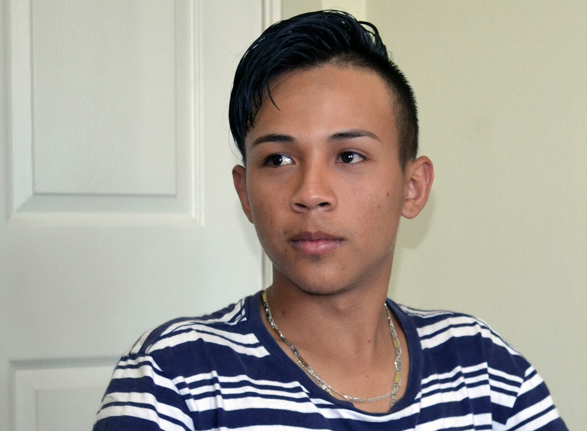 Fernando, de 19 años, relata su experiencia huyendo de la violencia de pandillas en Tegucigalpa, Honduras, y tratando de llegar a los Estados Unidos. Foto de Carlos Reyes, SMUN-NPHLM.