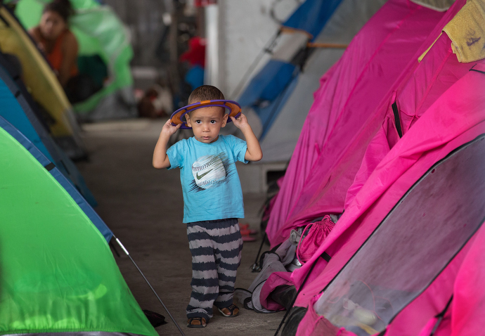 A boy plays between rows of camping tents erected to provide a little privacy at the Movimiento Juventud 2000 shelter. Photo by Mike DuBose, UMNS.