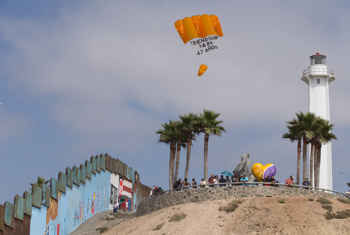Parishioners of the Border Church in Tijuana fly a kite from El Faro Park to mark the 47th anniversary of the founding of Friendship Park on the U.S. side of the border fence by then-First Lady Pat Nixon. Photo by Mike DuBose, UMNS.