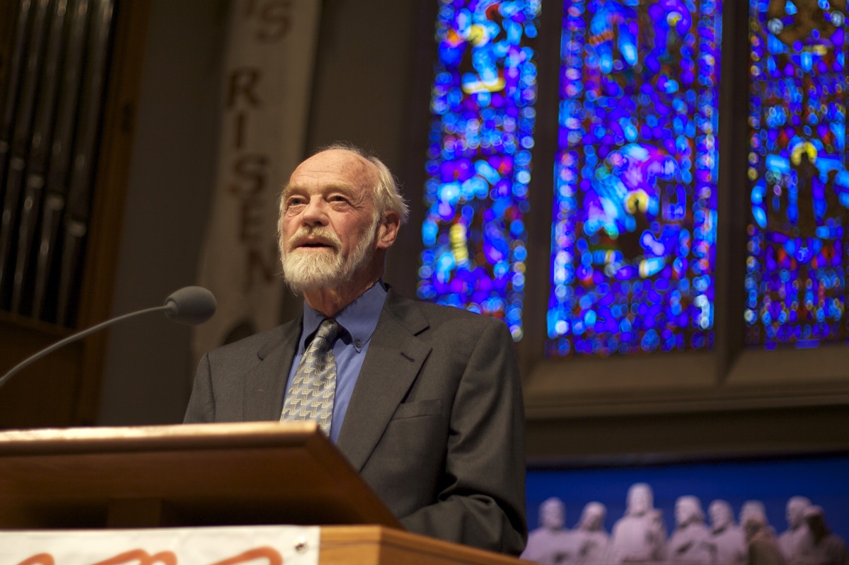 The Rev. Eugene Peterson lectures at University Presbyterian Church in Seattle. The scholar and pastor’s influence extends far beyond his home denomination. 2009 file photo by Clappstar, courtesy of Wikimedia Commons.