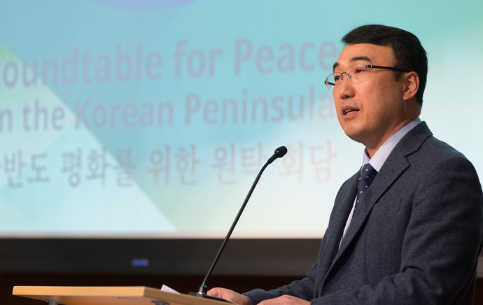 The Rev. Jooseop Keum speaks during the roundtable. Keum is a professor at the Presbyterian University and Theological Seminary in Seoul. Photo by Mike DuBose, UMNS.