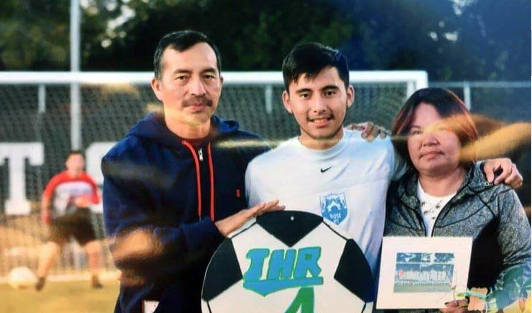 노스캐롤라이나주의 더햄에 소재한 시티웰 연합감리교회의 웹사이트에 걸린 사무엘 올리비아-브루노의 가족 사진. 그는 시티웰 교회에 12년 동안 출석한 교인이다. 지난 11월 23일 이민국 직원과의 약속을 위해 이민국 사무실에 갔다가 체포되었다. 이미지 제공 시티웰 연합감리교회 홈페이지 sanctuaryatcitywell.org.