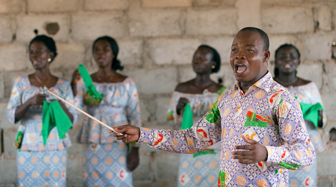 Edmond Assamoi directs the choir at the United Methodist church in Gouabo. Photo by Mike DuBose, UMNS.