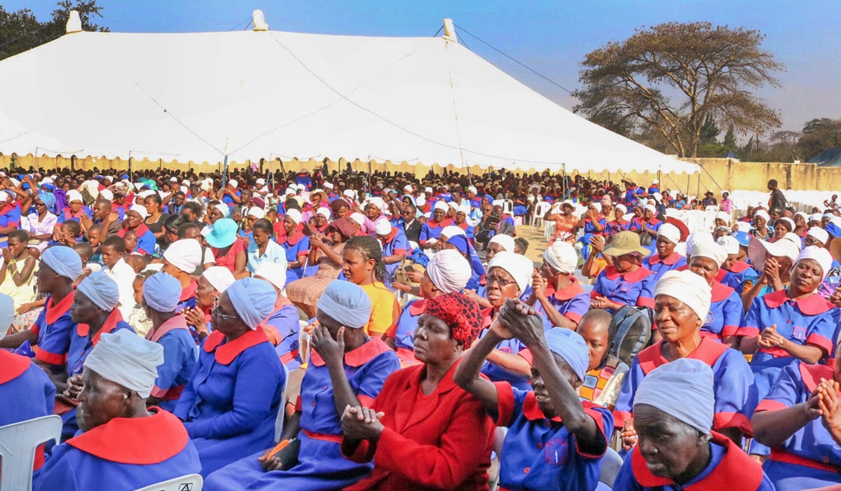 More than 6,500 people attended the annual women’s convention at Clare Camping Ground in Rusape, Zimbabwe. The convention program includes teaching on health or social issues, and this year the topic was cervical cancer. Photo by Eveline Chikwanah, UMNS.