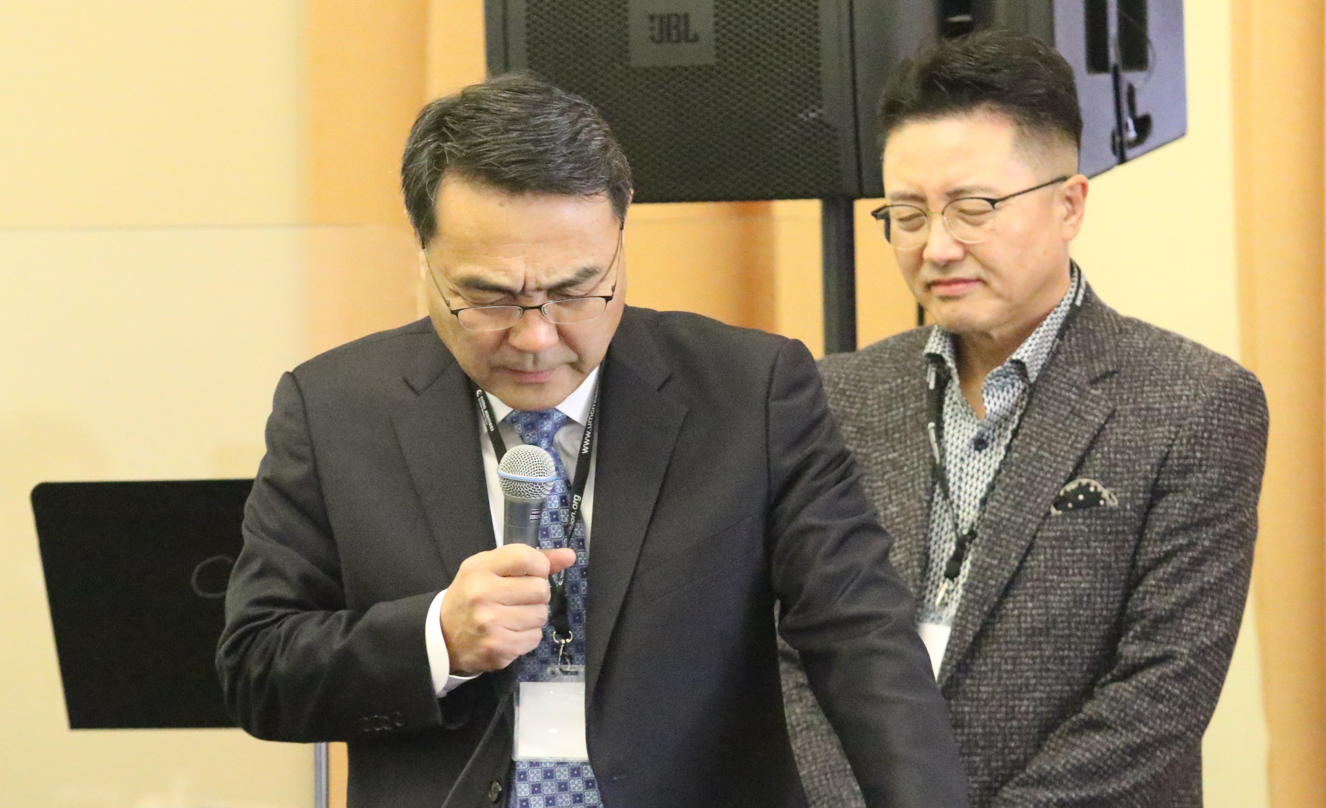 The Rev. Chongho Kim (left) prayed for the meeting. Standing by him is the Rev. Paul Chang, the executive director of the Korean Ministry Plan. Photo by Thomas Kim, UMNS.