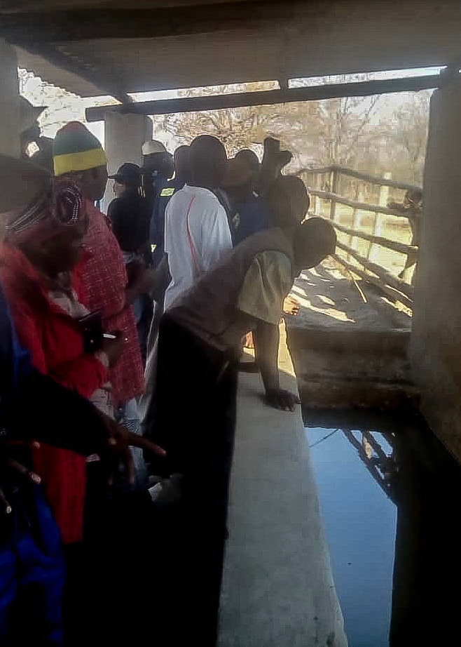 Visitors view the interior of the cattle dip tank in in Nyamacheni, a rural community about 400 kilometers west of Harare, Zimbabwe. Photo by Everisto Gumbo.