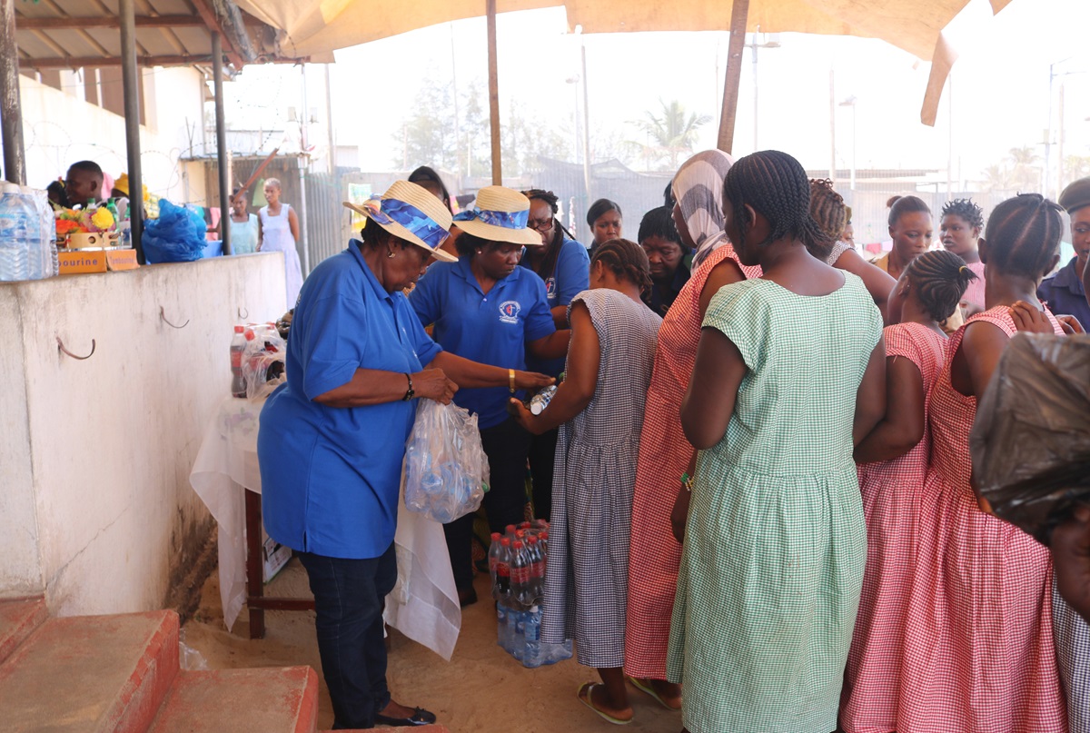 Members of The United Methodist Church’s Prison Ministry in Sierra Leone hand out food and drinks to inmates at the female correctional center in Freetown, Sierra Leone, as part of its Christmas outreach program. Photo courtesy of Saidu Samura, Sierra Leone Correctional Service.
