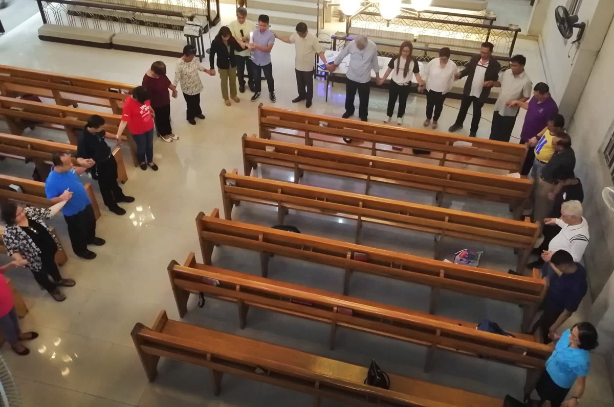 Filipino United Methodists hold hands in prayer at St. John United Methodist Church in Cubao, Philippines. The gathering was part of the denomination-wide Praying Our Way Forward initiative. Photo by Gladys Mangiduyos, UMNS.