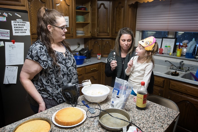 Cindy (left), a resident of Staggers Recovery House in Keyser, W.Va., bakes a cake with help from Kennedy (5) and her mother, Kateri Fazenbaker, the center’s director. Staggers House is part of Burlington United Methodist Family Services, a charitable network related to Burlington United Methodist Church. Photo by Mike DuBose, UMNS.