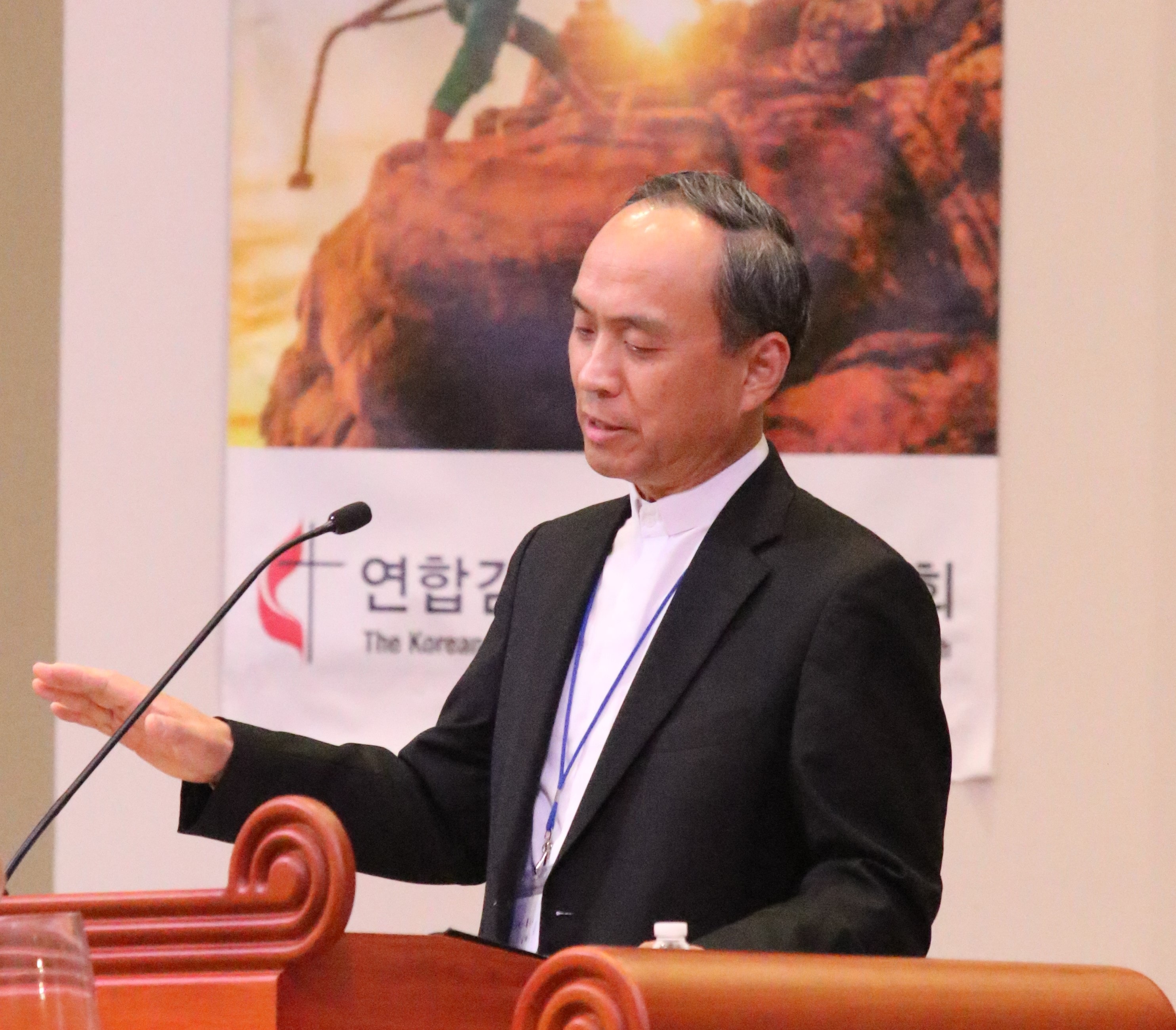 김영봉 목사가 2019년 한인총회 개회 예배에서 갈리리로 오라는 제목으로 설교하고 있다. 사진, 김응선 목사, UM News.