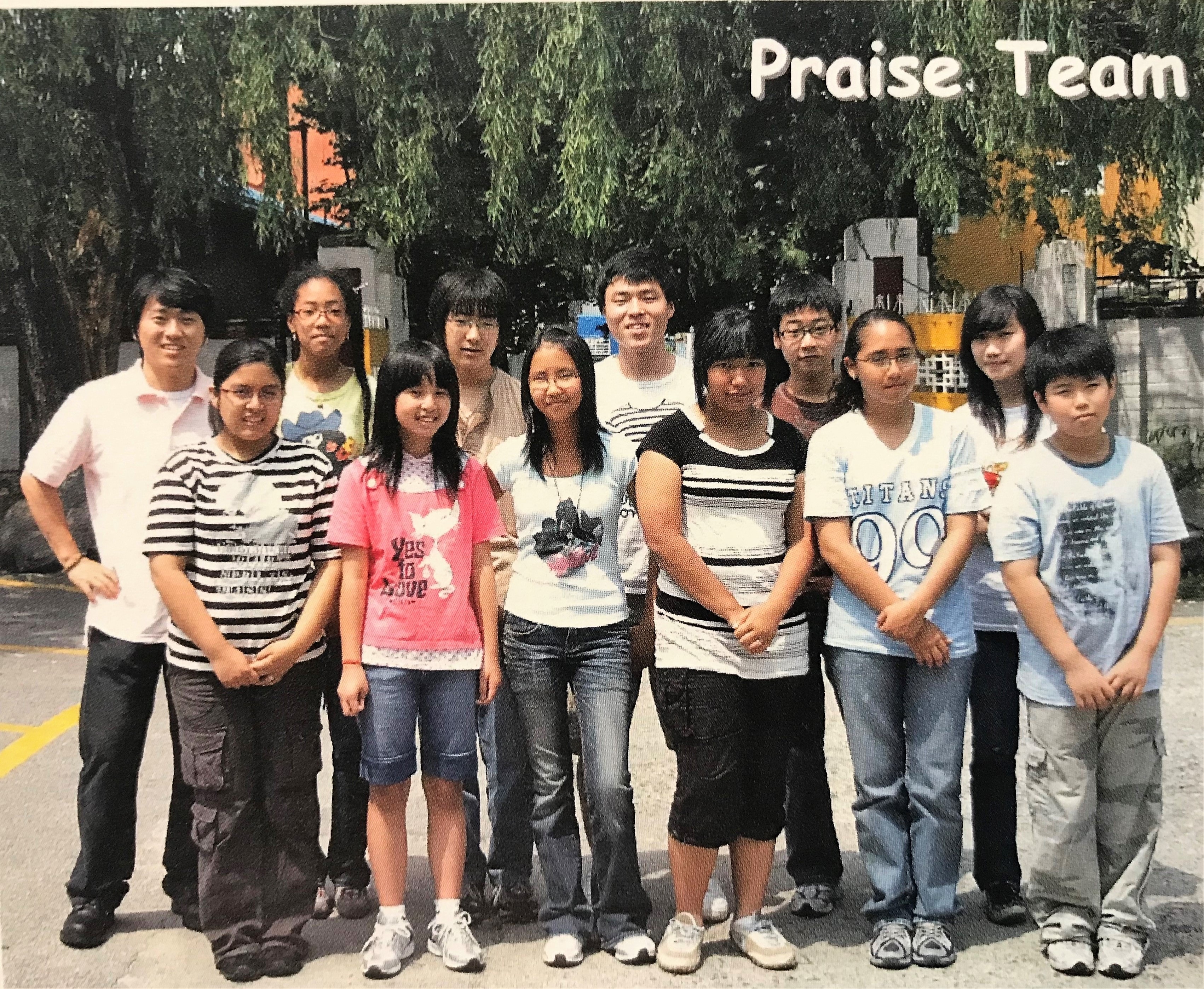 동두천에 있는 Amerasian Christian Academy(ACA)에서 체육교사와 체플예배를 지도했던 당시 아이들과 찍은 사진, 사진 제공 이두수 목사.