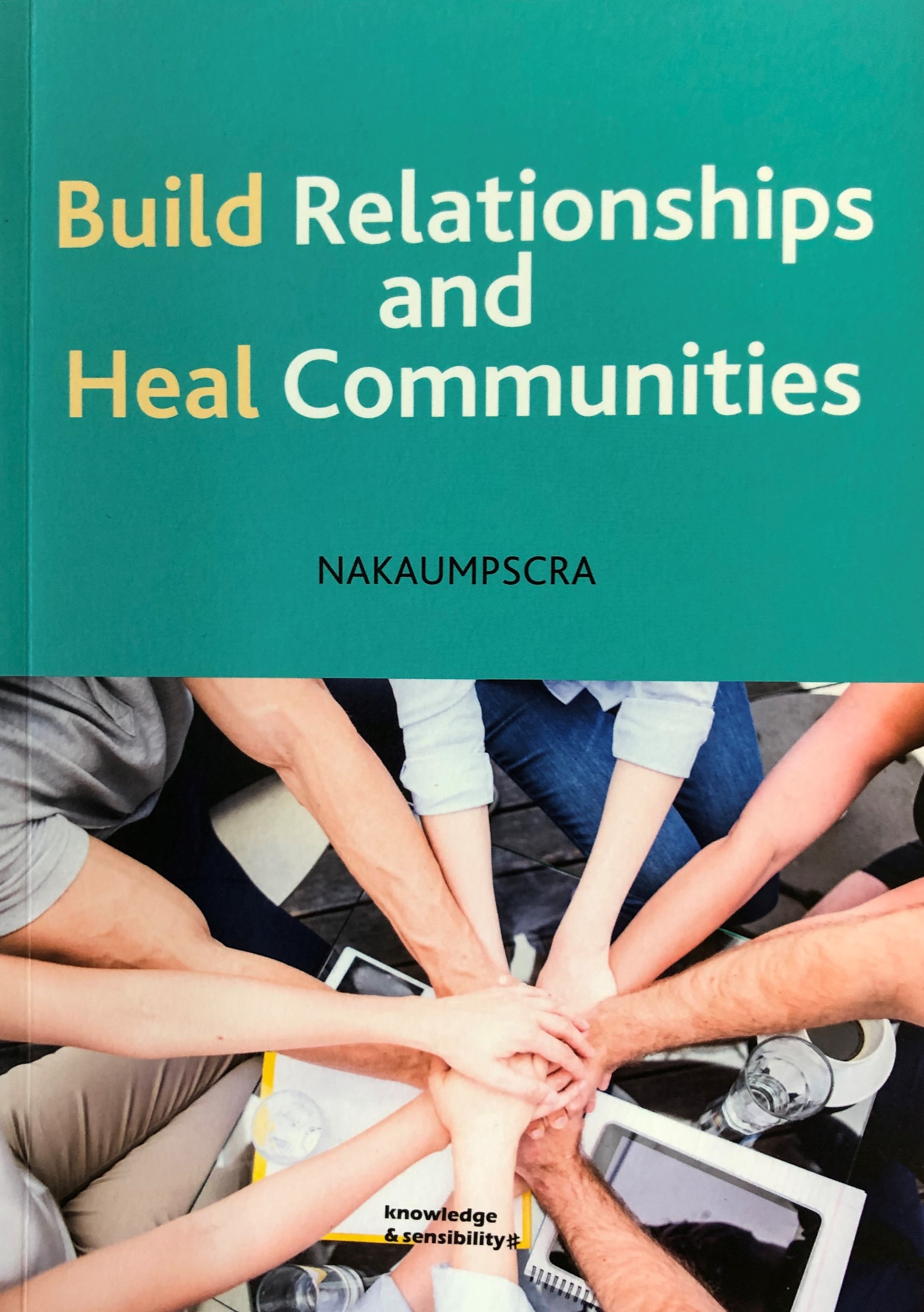 타인종목회자전국연합회에서 출판한 <Build Relationships and Heal Community>, 사진 김응선 목사 UM News.