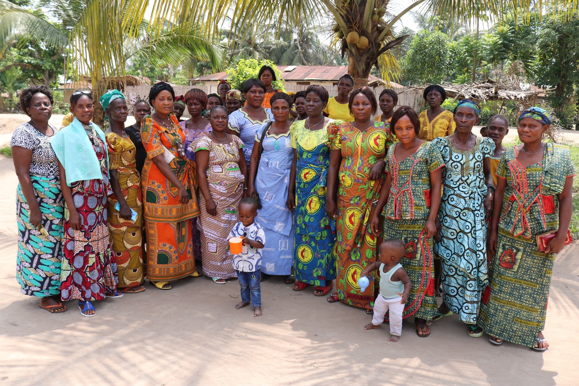 Photo de famille des femmes leaders qui ont participé à la formation. Photo de François Omanyondo (UM News).