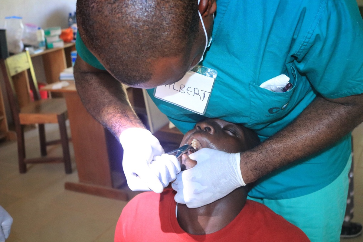 Dr. Albert Akhidenor treats a patient during a training program for community health workers in Bambur, Nigeria. Akhidenor is founder and CEO of the Community Oral Health Initiative, a nonprofit that aims to improve oral health in communities that don’t have access to dental care. Photo by Richard Fidelis, UM News.