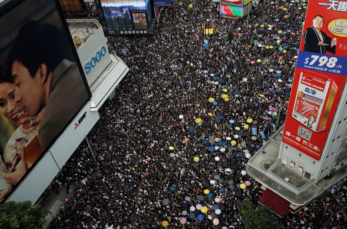 Manifestantes contra la extradición a China, marchan para pedir reformas democráticas, en Hong Kong. Foto cortesía de Tyrone Siu , Agencia Reuters.