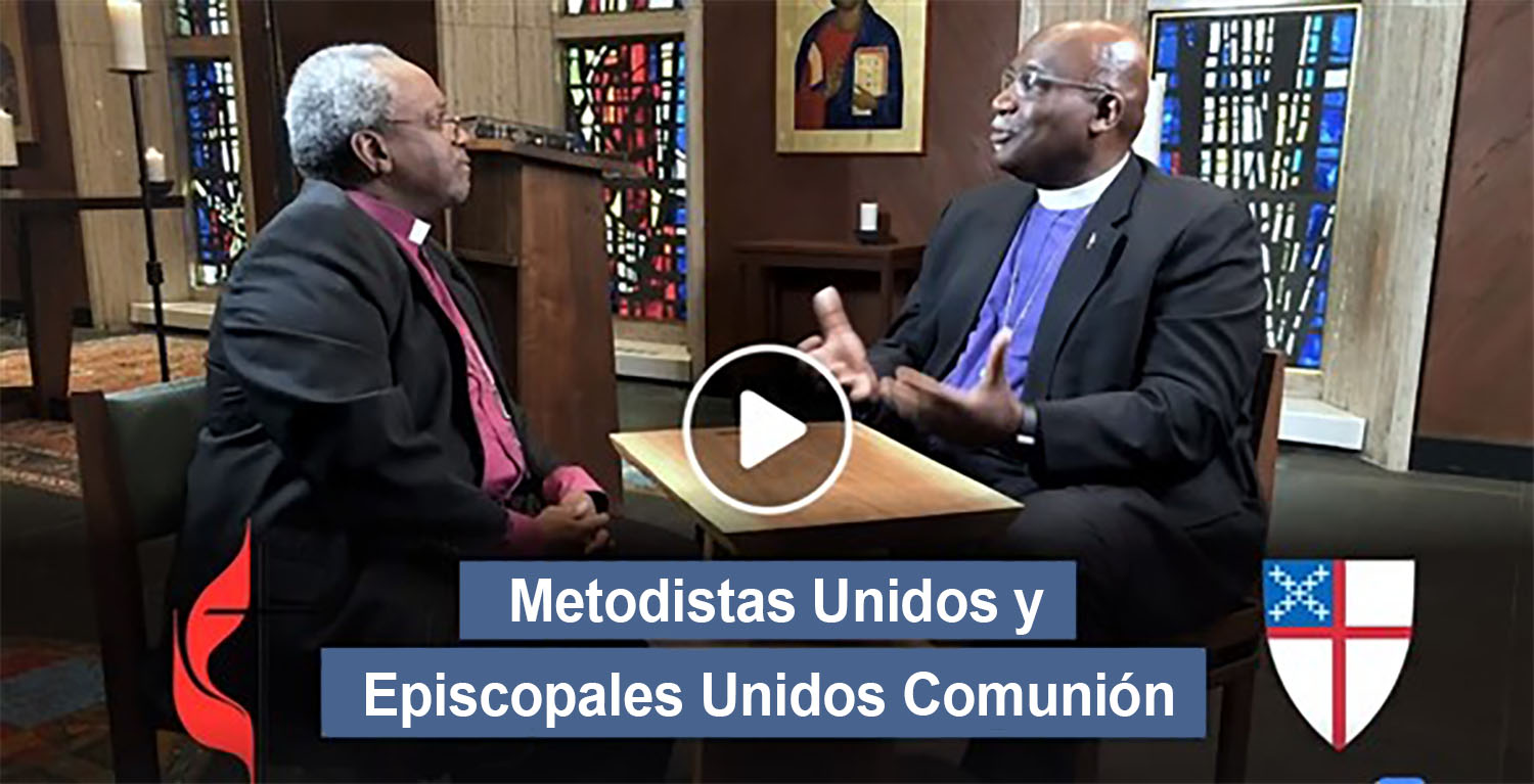 El Obispo Gregory Palmer (copresidente del comité de diálogo) y el obispo presidente de la Iglesia Episcopal Michael Curry discuten la comunión plena entre las dos denominaciones. Foto cortesía del Concilio de Obispos/as de La Iglesia Metodista Unida.