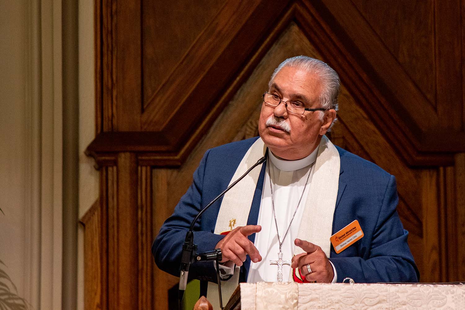O bispo Hector F. Ortiz-Vidal, da Igreja Metodista de Porto Rico, prega o sermão para o culto de abertura da reunião do Conselho de Administração de Ministérios Globais, do outono de 2019. Foto: Anthony Trueheart