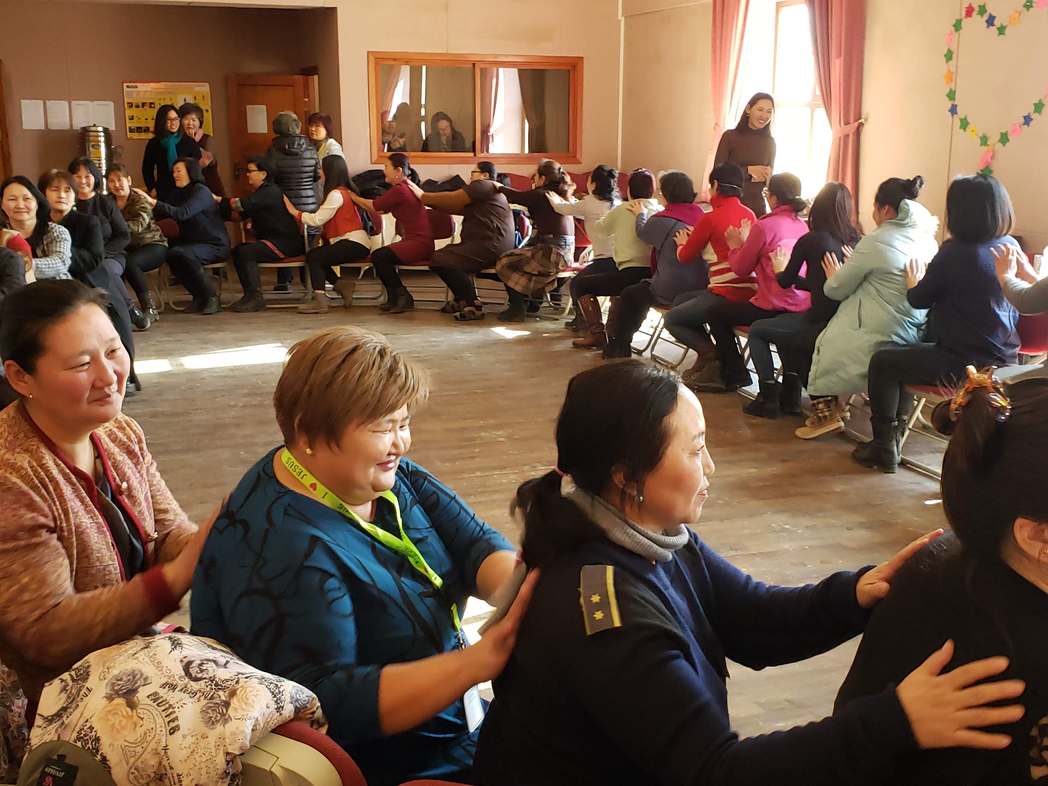 몽골기독여성훈련 중 레크리에이션의 모습. 사진 제공, 한인여선교회 전국연합회.