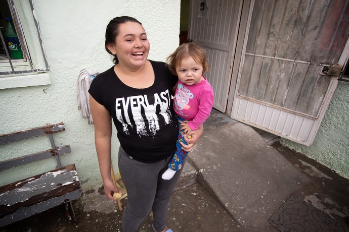 Isela Maria Fuentes and her 16-month-old daughter, Maria de los Angeles Fuentes Curado, have returned to El Buen Samaritano, a shelter for migrants run by the Methodist Church of Mexico in Juárez, after their initial interview with U.S. immigration authorities about their asylum claim. The U.S. Migrant Protection Protocols require that asylum seekers remain in Mexico while they wait for their immigration proceedings. The mother and child, who fled violence in El Salvador, have been living at the shelter for three months. Photo by Mike DuBose, UM News.