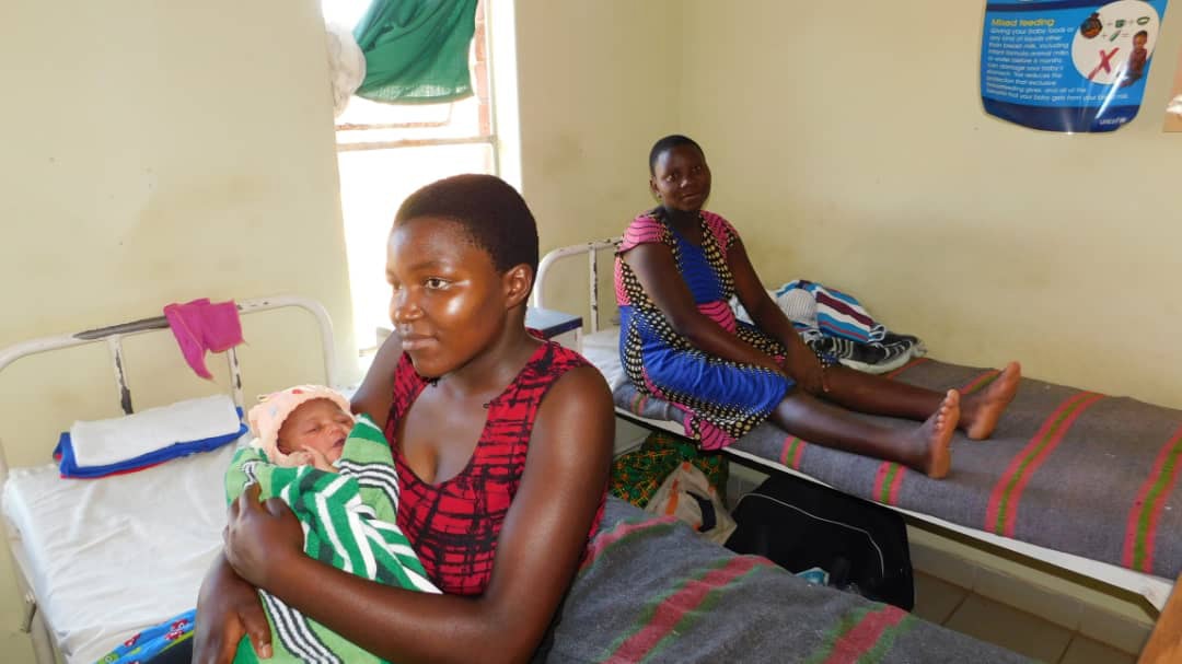 Moila Tarumbwa holds her newborn inside Old Mutare Mission Hospital in Mutare, Zimbabwe, after giving birth Dec. 1. The United Methodist hospital has seen an influx of patients since doctors at government hospitals went on strike three months ago. Photo by Kudzai Chingwe, UM News. 