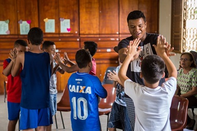 Vinicius Guimarães dos Santos, an educator with Shade and Fresh Water, an after-school ministry of the Methodist Church of Brazil, plays a game with some of the students at the Liberdade site in Brazil. The ministry is among many over the years receiving small grants through the Encounter with Christ in Latin America and the Caribbean Fund. Photo by Mark Greathouse, courtesy of Global Ministries. Vinicius Guimarães dos Santos, an educator with Shade and Fresh Water, an after-school ministry of the Methodist Church of Brazil, plays a game with some of the students at the Liberdade site in Brazil. The ministry is among many over the years receiving small grants through the Encounter with Christ in Latin America and the Caribbean Fund. Photo by Mark Greathouse, courtesy of Global Ministries.