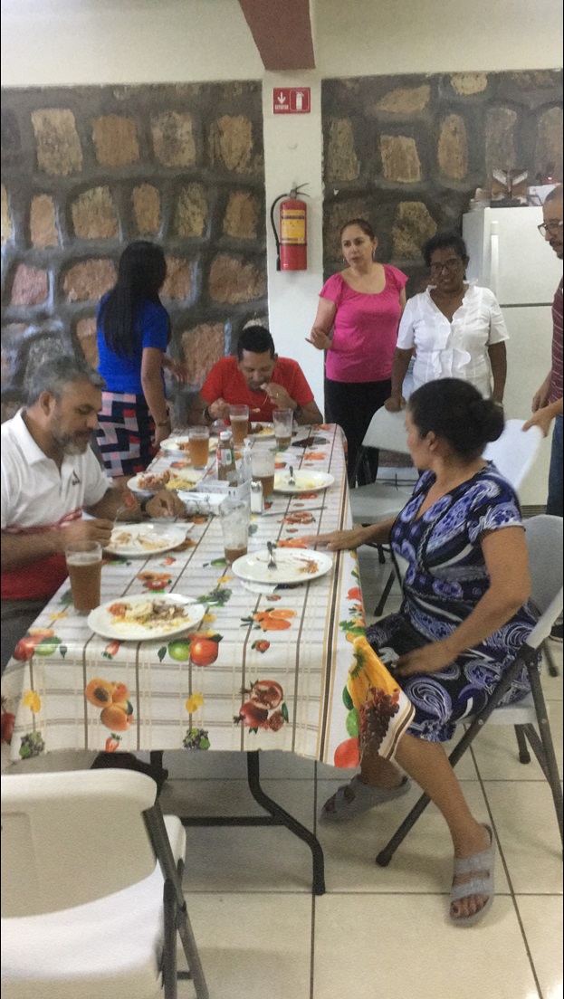 Leigos hondurenhos se reúnem para uma reunião de classe wesleyana em pequenos grupos em Tegucigalpa, Honduras. Foto: Osias Segura-Guzmán 