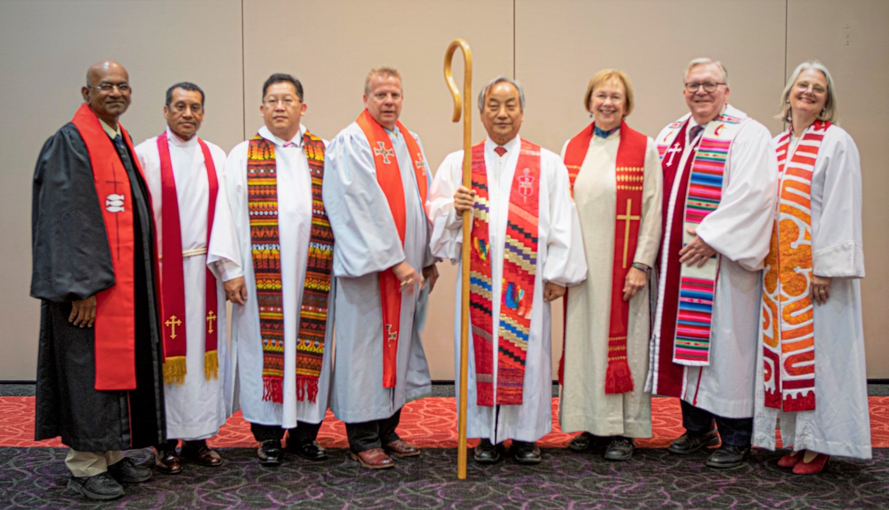 2019년 위스컨신 연회 중 위스컨신 연회 소속 지역감리사들과 함께한 정희수 감독. 사진 출처, 위스컨신 연회 페이스북.