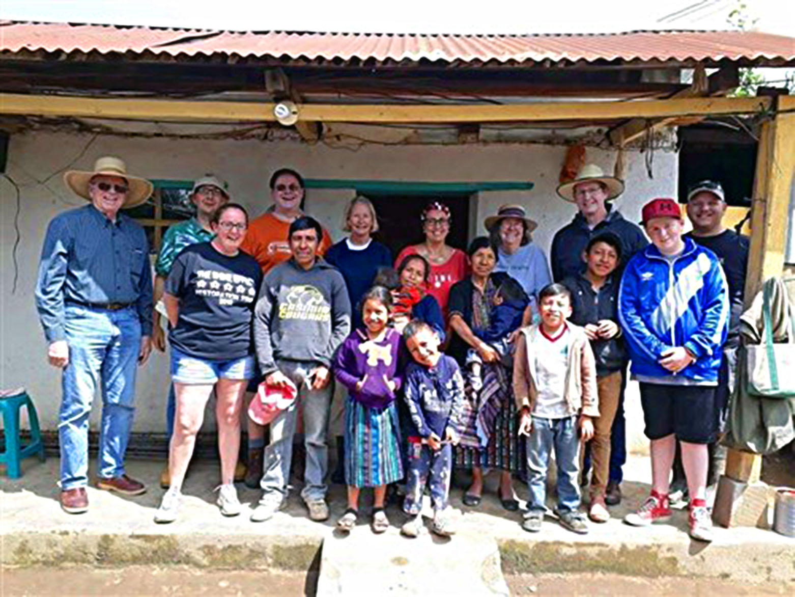Este año, TUMC se asoció con la Iglesia Metodista Unida Tallahassee Heights para ayudar a construir la casa de Gustavo y su familia. Foto cortesía de la Conferencia Anual de Florida.