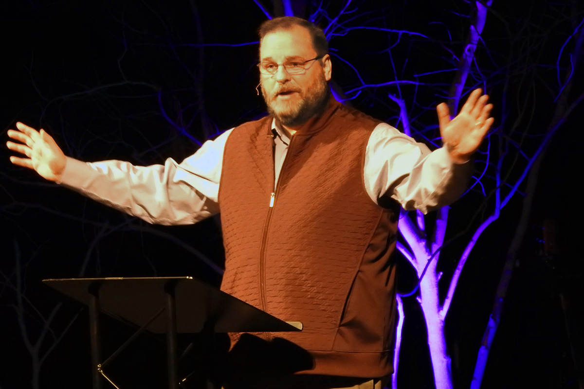 O Rev. Chris Ritter discursa em uma reunião em 25 de janeiro de Metodistas Unidos tradicionalistas, realizada em Trussville, Alabama. A discussão focou na perspectiva de uma nova denominação para os tradicionalistas e nos detalhes de um “Protocolo de Reconciliação e Graça Através da Separação”. Foto de Sam Hodges, Notícias MU.