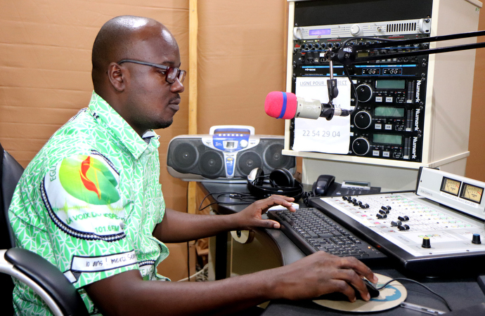 Vital Bongba provides live coverage of the closing worship service of the 10th anniversary celebration for the Voice of Hope from the station’s studio. Bongba is the producer of two radio programs, the webmaster and community manager of the station. Photo by Isaac Broune, UM News.