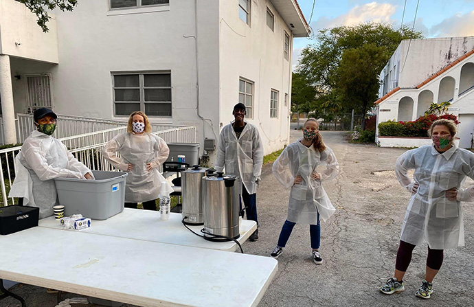 Volunteers from First United Church of Miami keep their distance from each other as they prepare to serve coffee and breakfast to people who are homeless. Photo by Kipp Nelson, First United Church of Miami.