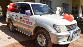 Le véhicule tout terrain offert par Coalice Mwamba au Département d’Evangélisation de la Région Episcopale du Sud Congo/Zambie. Ce véhicule permettra à l’équipe de ce département de faire avancer  l’œuvre de Dieu. Photo de John Kaumba, UM News.