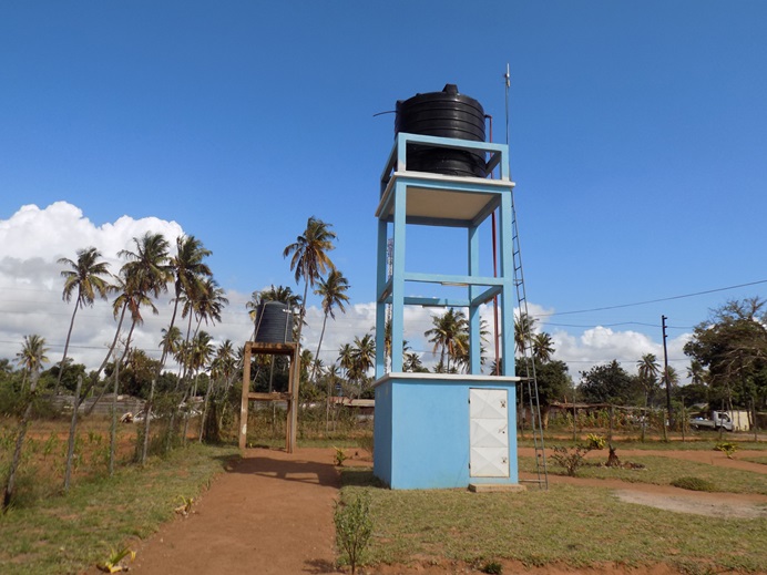 Um dos sistemas de abastecimento de água às populações na Missão de Chicuque no Inhambane, Moçambique. Foto de Antônio Wilson.