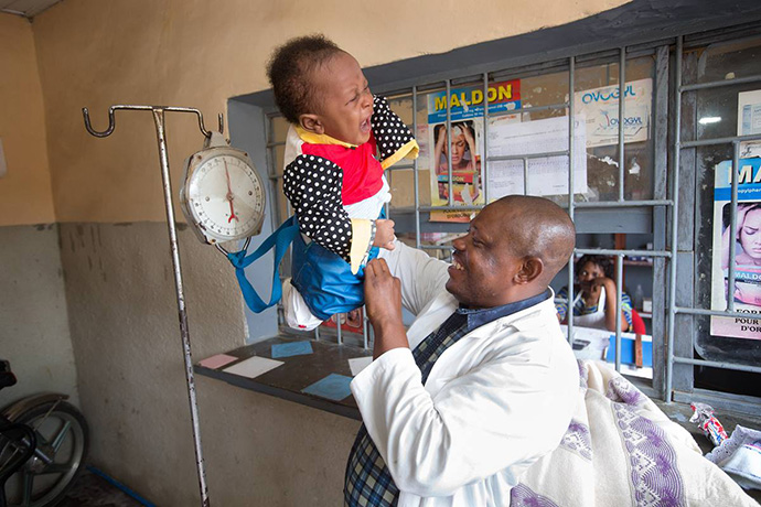 Lofato Feliobola removes a baby from the seat used to weigh him at The United Methodist Church's Mangobo Health Center in Kisangani, Democratic Republic of Congo. The denomination’s Abundant Health campaign, coordinated by the Global Health unit of the United Methodist Board of Global Ministries, completed its goal of reaching one million children with lifesaving interventions by 2020. File photo by Mike DuBose, UMNS.