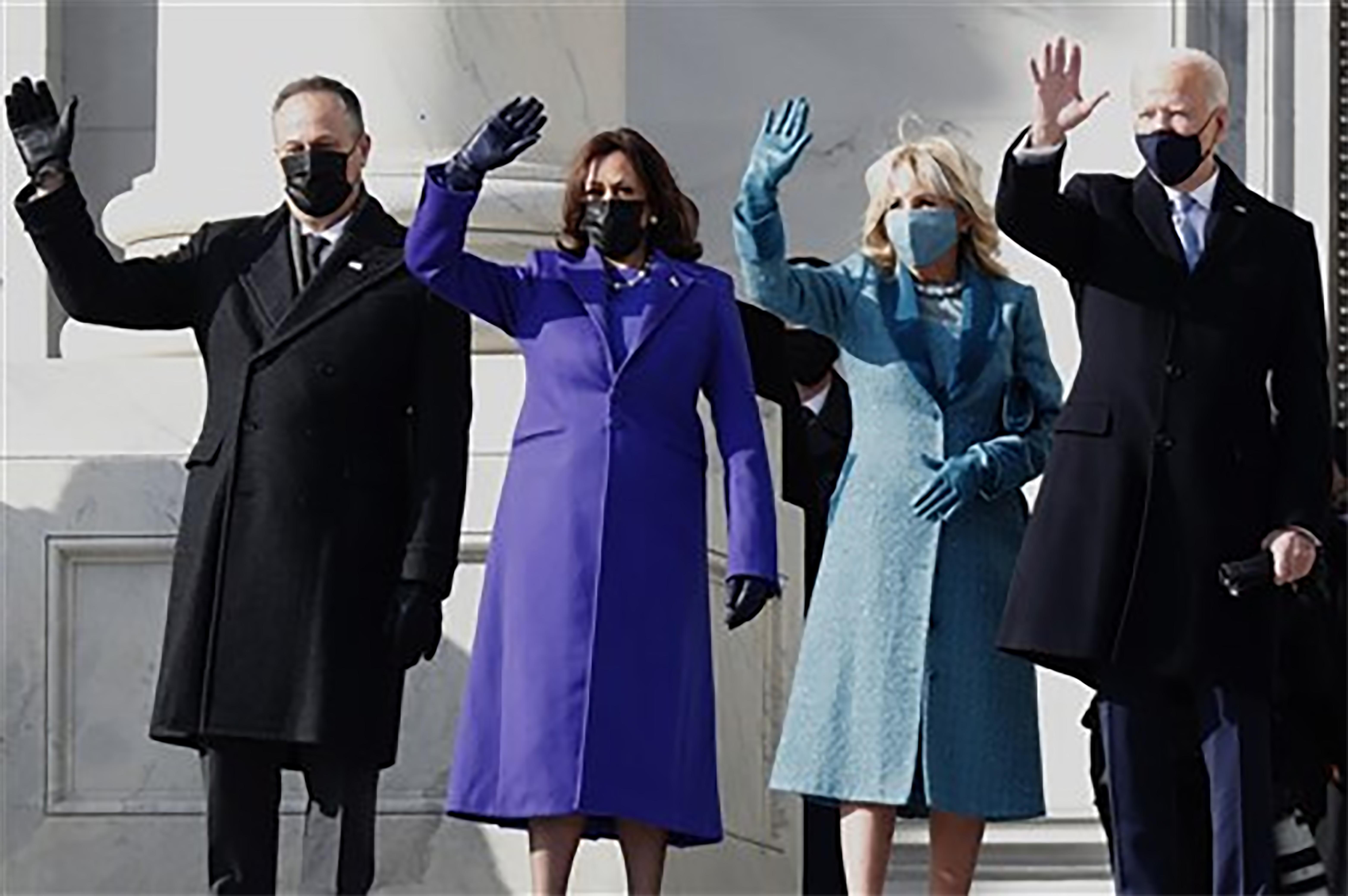 De derecha a izquierda, el presidente Joe Biden, la primera dama Jill Biden, la vicepresidenta Kamala Harris y el segundo caballero Doug Emhoff en el Capitolio de los Estados Unidos después de su investidura el 20 de enero de 2021. Foto cortesía del Concilio de Obispos/s de La IMU.